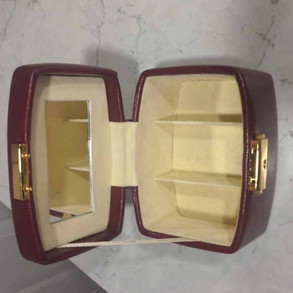 Wolf Designs leather travel jewelry case - Picture 7 of 8